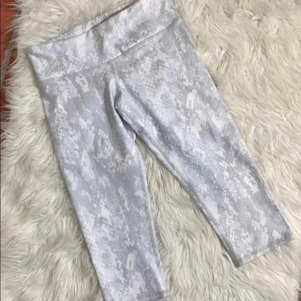 ALO yoga white python cropped leggings